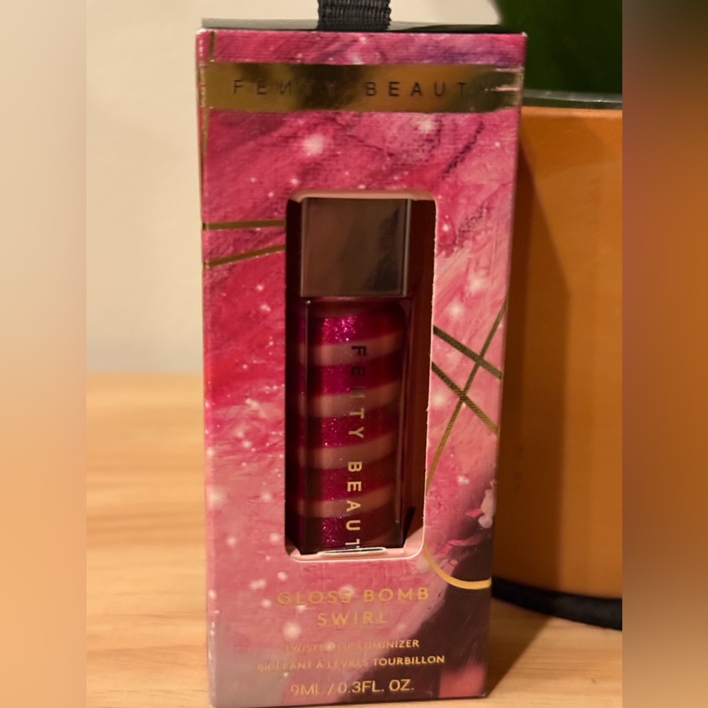 Fenty Beauty Gloss Bomb Swirl in Fussy Flex